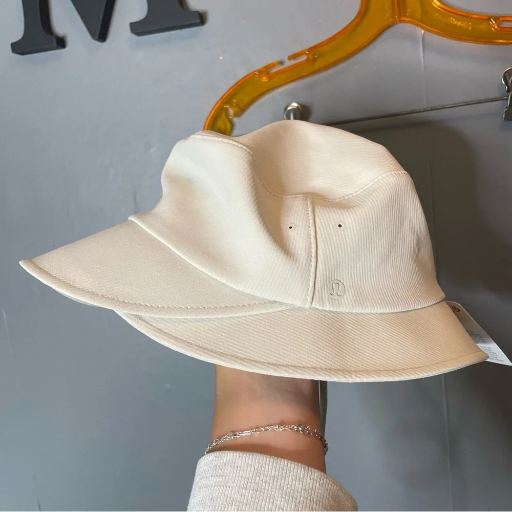 NWT Lululemon Wide-Brim Bucket Hat with Strap White Opal